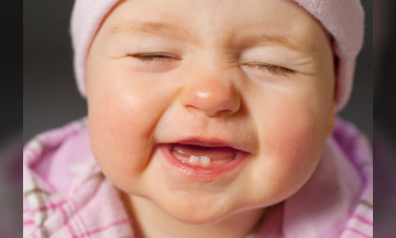 Tanda Tanda Kemunculan Gigi Susu Pada Anak