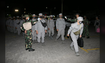 Komandan Sekolah Perwira Puslatdiksarmil Sambut Kedatangan Calon Paramiliter Bakamla RI