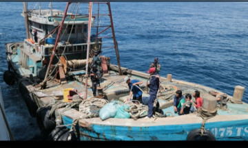 TNI AL, KRI Usman Harun Tangkap Dua Kapal Ikan Vietnam di Laut Natuna Utara