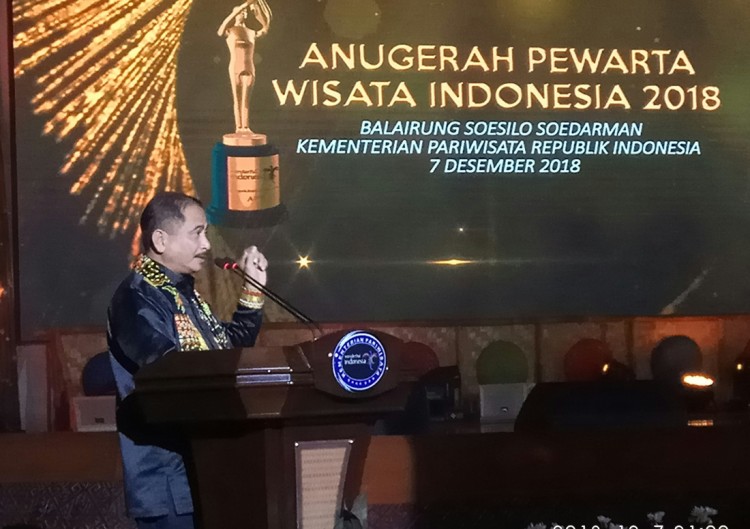 Menpar Arief Yahya Bernyanyi di Malam Pesona APWI 2018