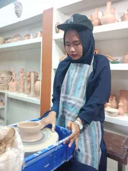 Kunjungan Pasar Seni Ancol! Bisa sambil buat tembikar lho!
