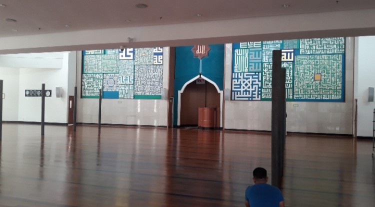 Masjid An Nuur Dengan Lantai Kayu Nan Klasik