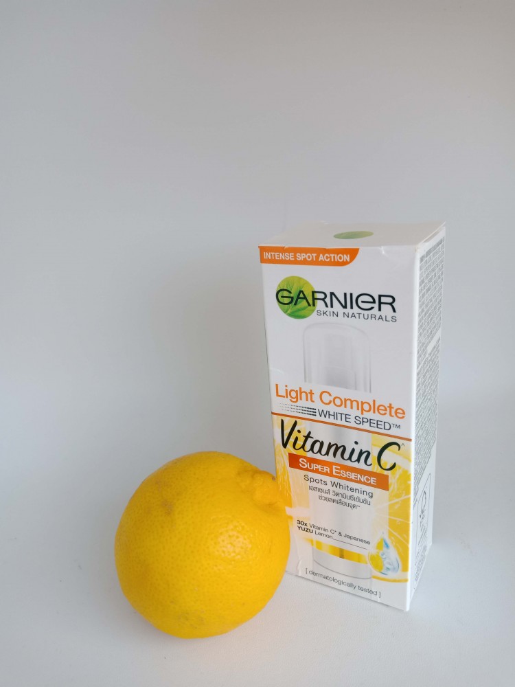 Review Garnier Light Complete Vitamin C Super Essence 