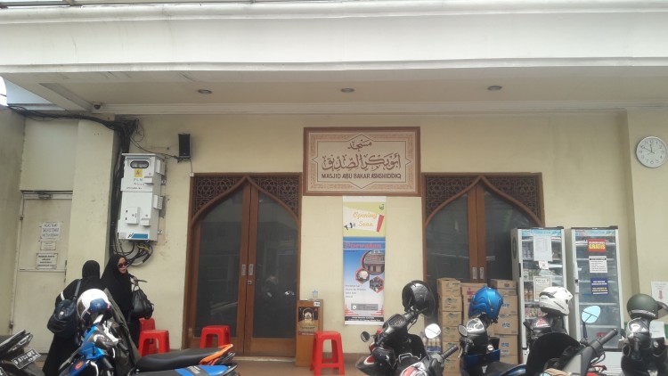 Uniknya Masjid Ruko Jalan Otista Raya 411