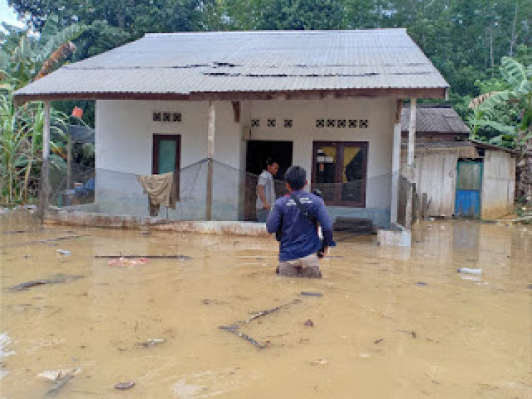 UPDATE : Banjir di Kabupaten Penajam Paser Utara, Satu Jembatan Jebol