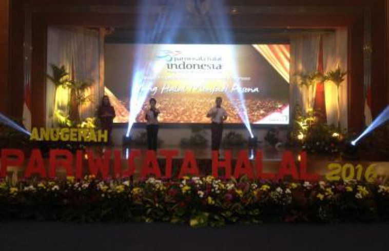 Wow,Sumatera Barat Raih Penghargaan Destinasi Kuliner Halal Terbaik di KPHN 2016